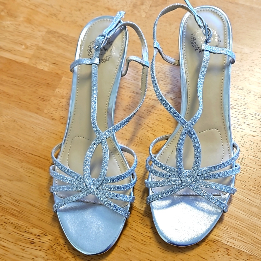 Silver glitter shoes/ size 8 medium